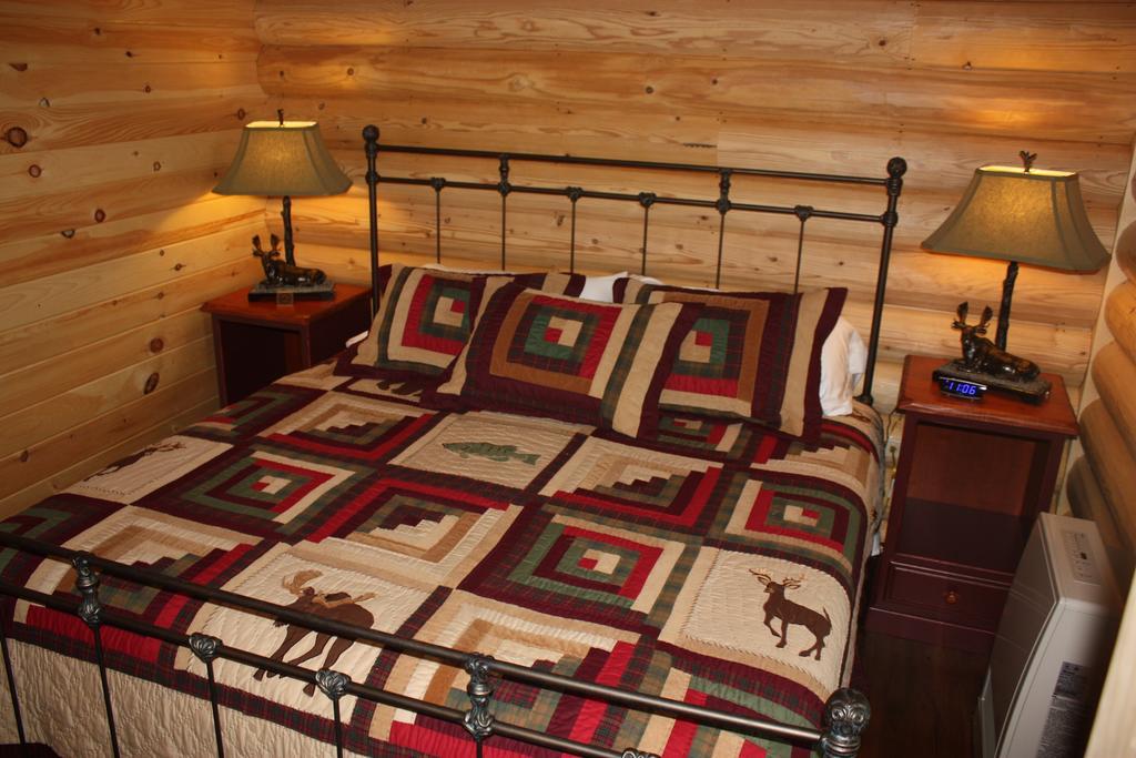 Lake Parlin Lodge & Cabins West Forks Zimmer foto