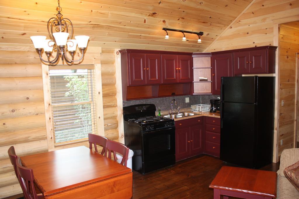 Lake Parlin Lodge & Cabins West Forks Zimmer foto