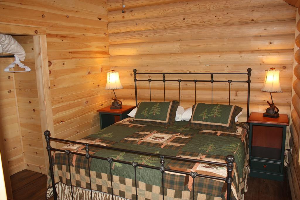 Lake Parlin Lodge & Cabins West Forks Zimmer foto