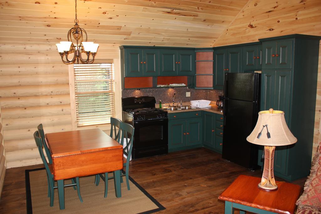 Lake Parlin Lodge & Cabins West Forks Zimmer foto