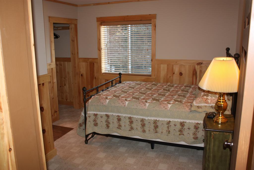 Lake Parlin Lodge & Cabins West Forks Zimmer foto